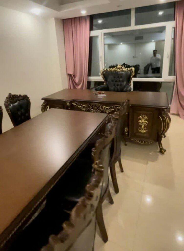 میز کنفرانس