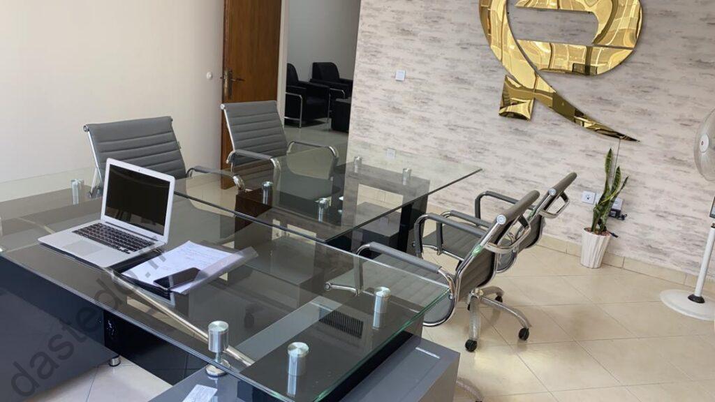 میز کنفرانس شیشه ای مدرن