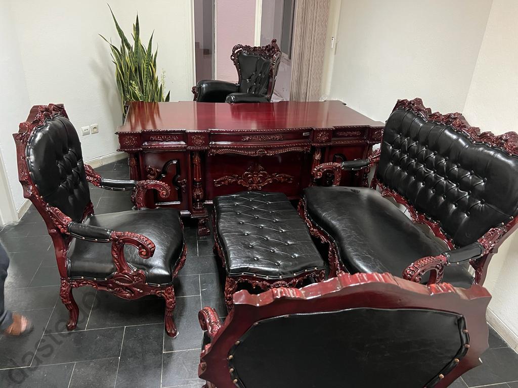 مبل نیمست پوست ماری با میز شاهی