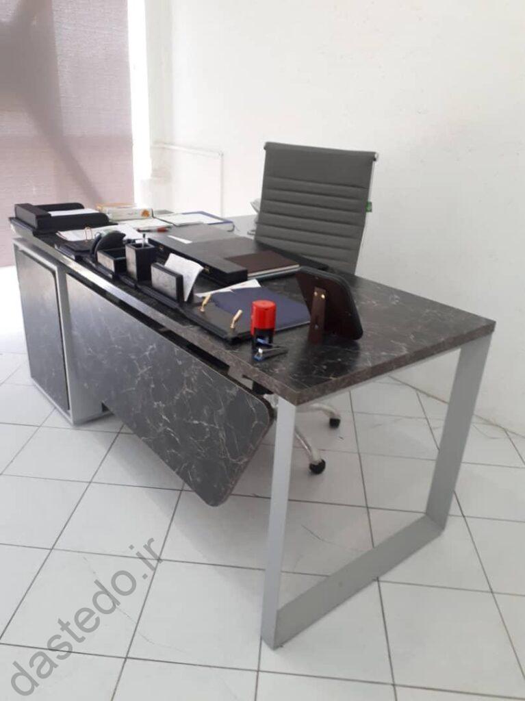 میز پایه فلزی