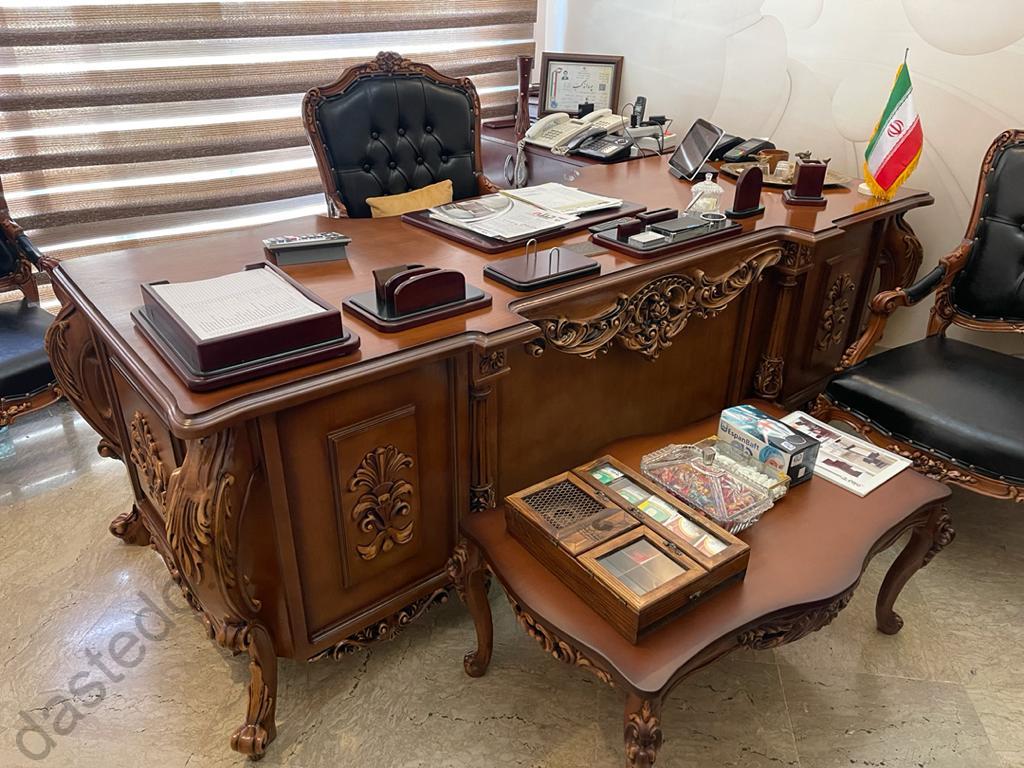 میز مدیریت ملکه